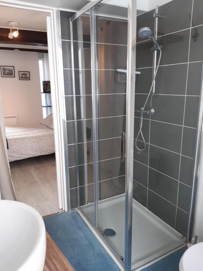 Appartement Haute Ville Meuble Avec Cour Privative Granville Exteriör bild