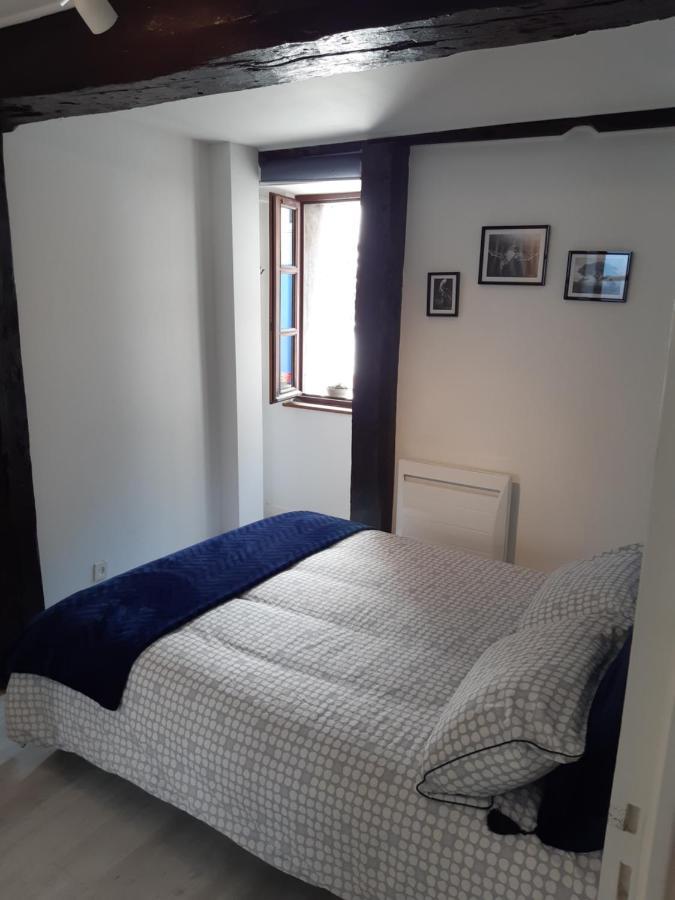 Appartement Haute Ville Meuble Avec Cour Privative Granville Exteriör bild
