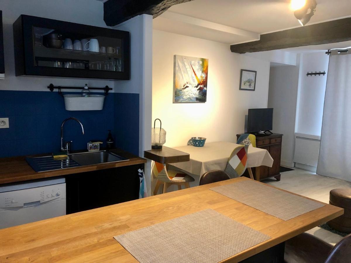 Appartement Haute Ville Meuble Avec Cour Privative Granville Exteriör bild