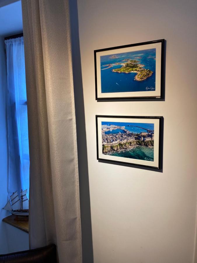 Appartement Haute Ville Meuble Avec Cour Privative Granville Exteriör bild